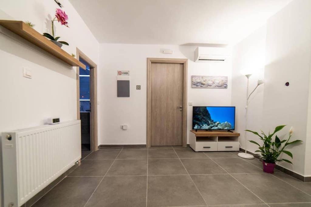 雅典Brand New Aprt With Backyard In Lycabettus Hill !公寓 外观 照片